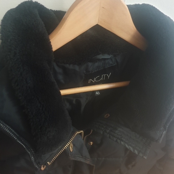 Down Winter Jacket in black and gold - Picture 5 of 6